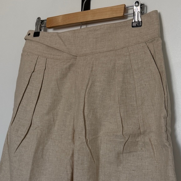 Banana Republic High-Rise Linen Pleated Safari Shorts - Picture 3 of 7